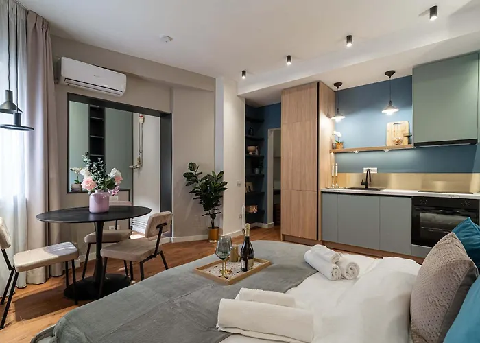 Trendy & Private Near Cismigiu & Calea Victoriei 아파트 *